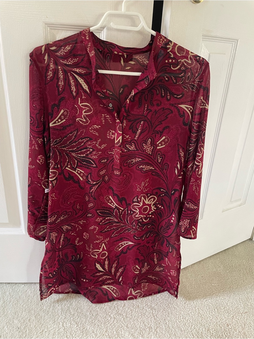 New York & Company Burgundy Paisley V-Neck Tunic